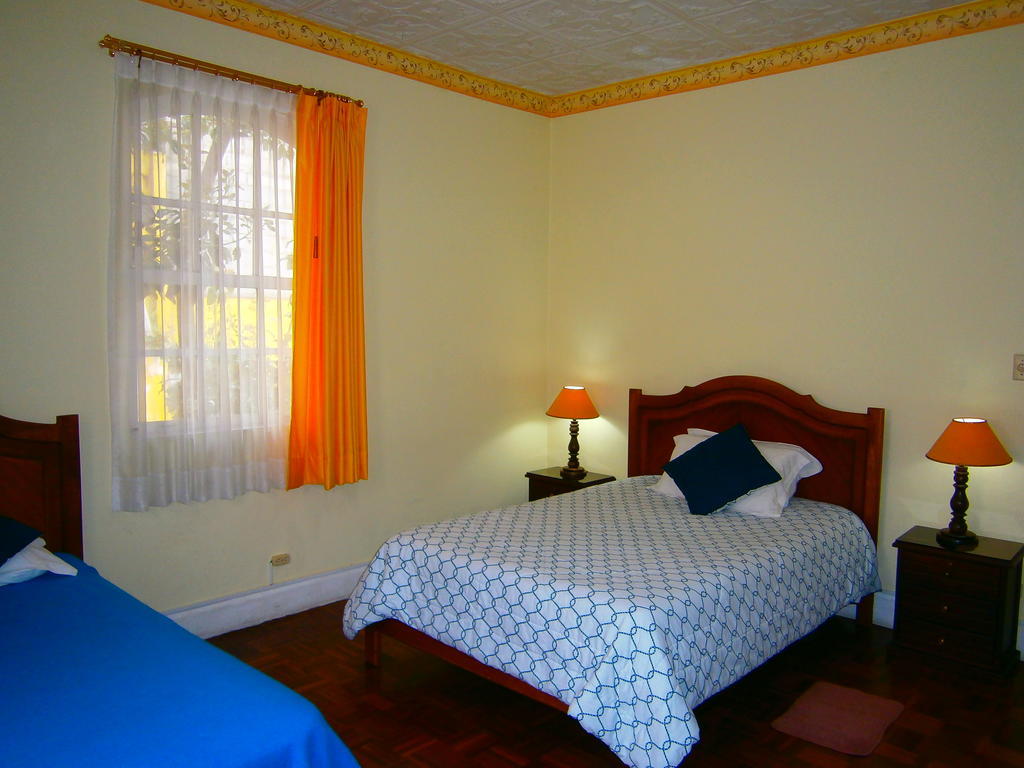 The Yellow House キト 部屋 写真